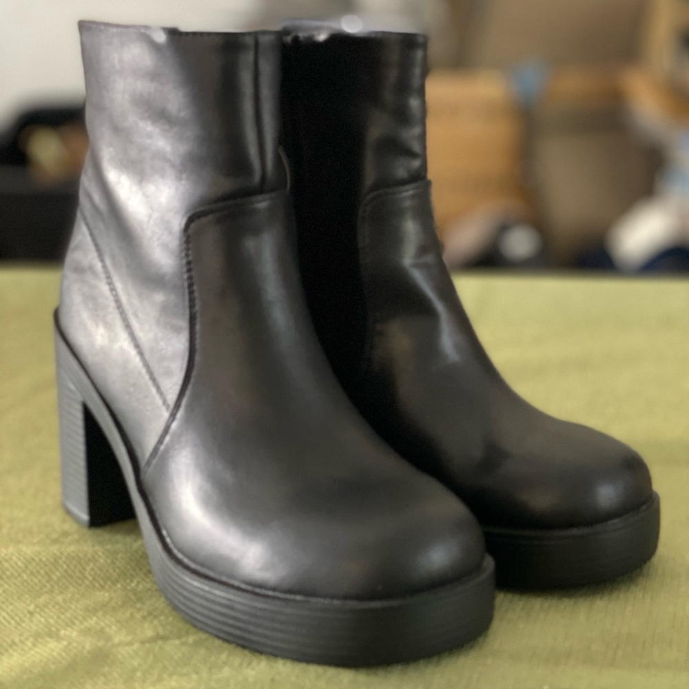 Womens MIA boots